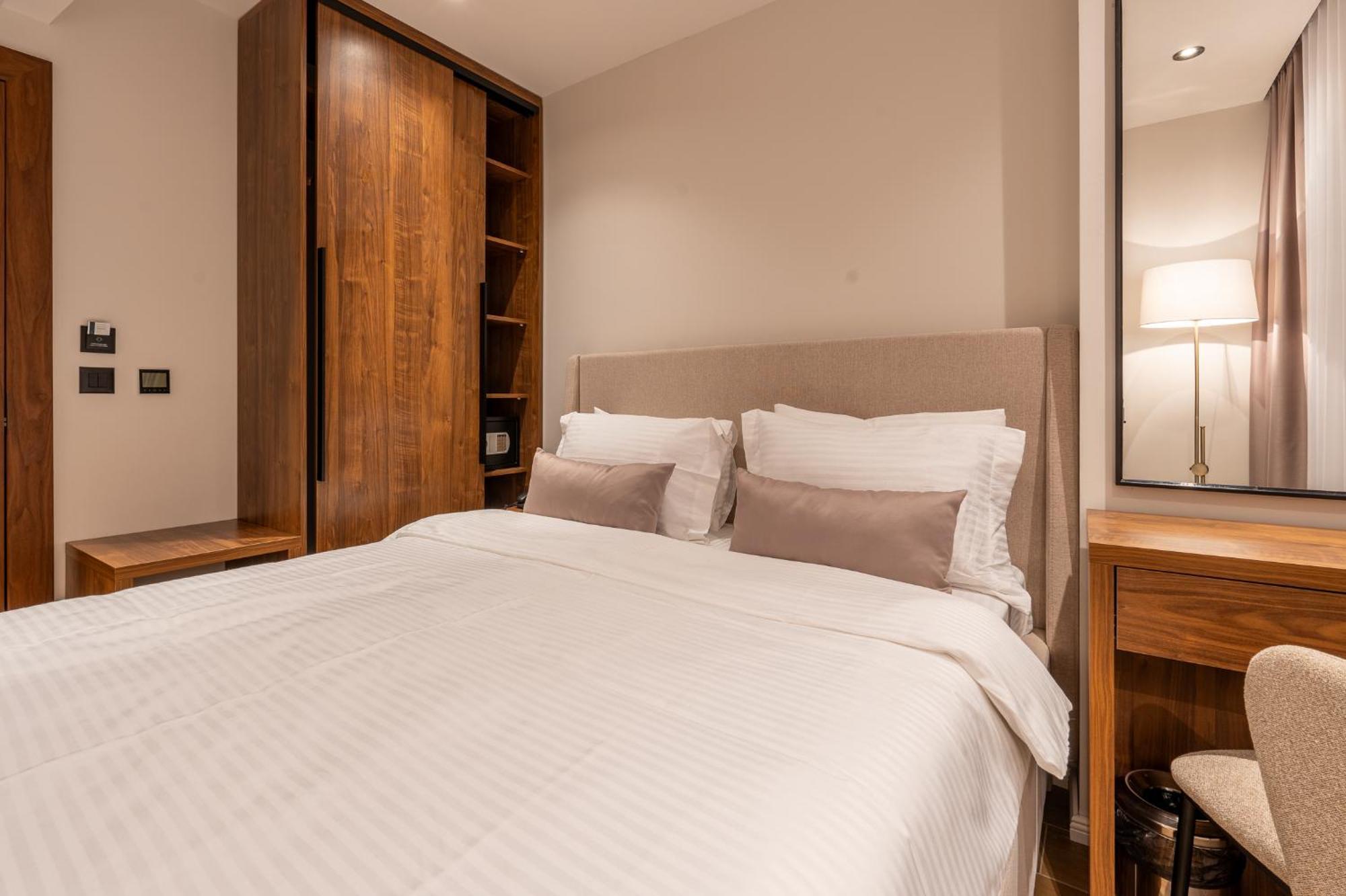 Ruby Hotel Prishtina Prishtine Bagian luar foto