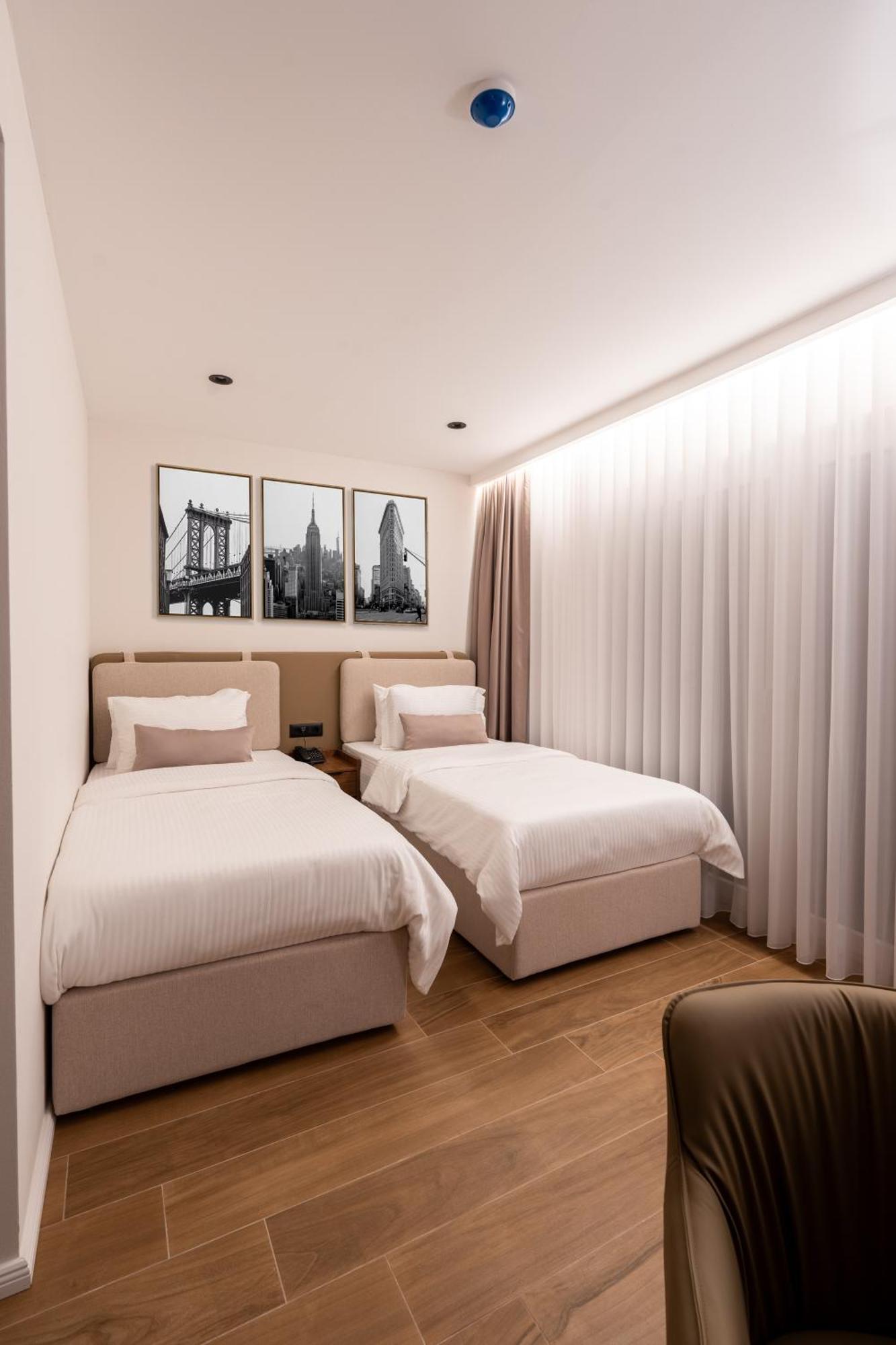 Ruby Hotel Prishtina Prishtine Bagian luar foto