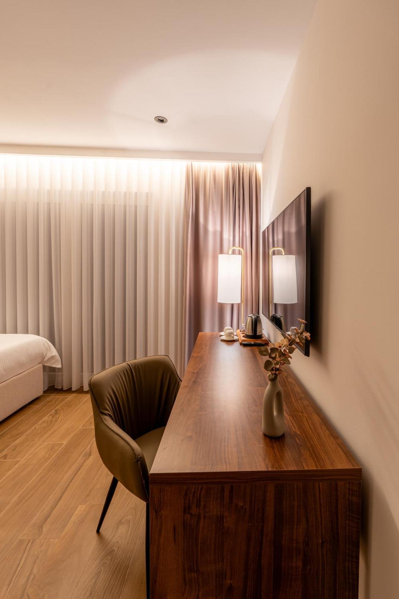 Ruby Hotel Prishtina Prishtine Bagian luar foto