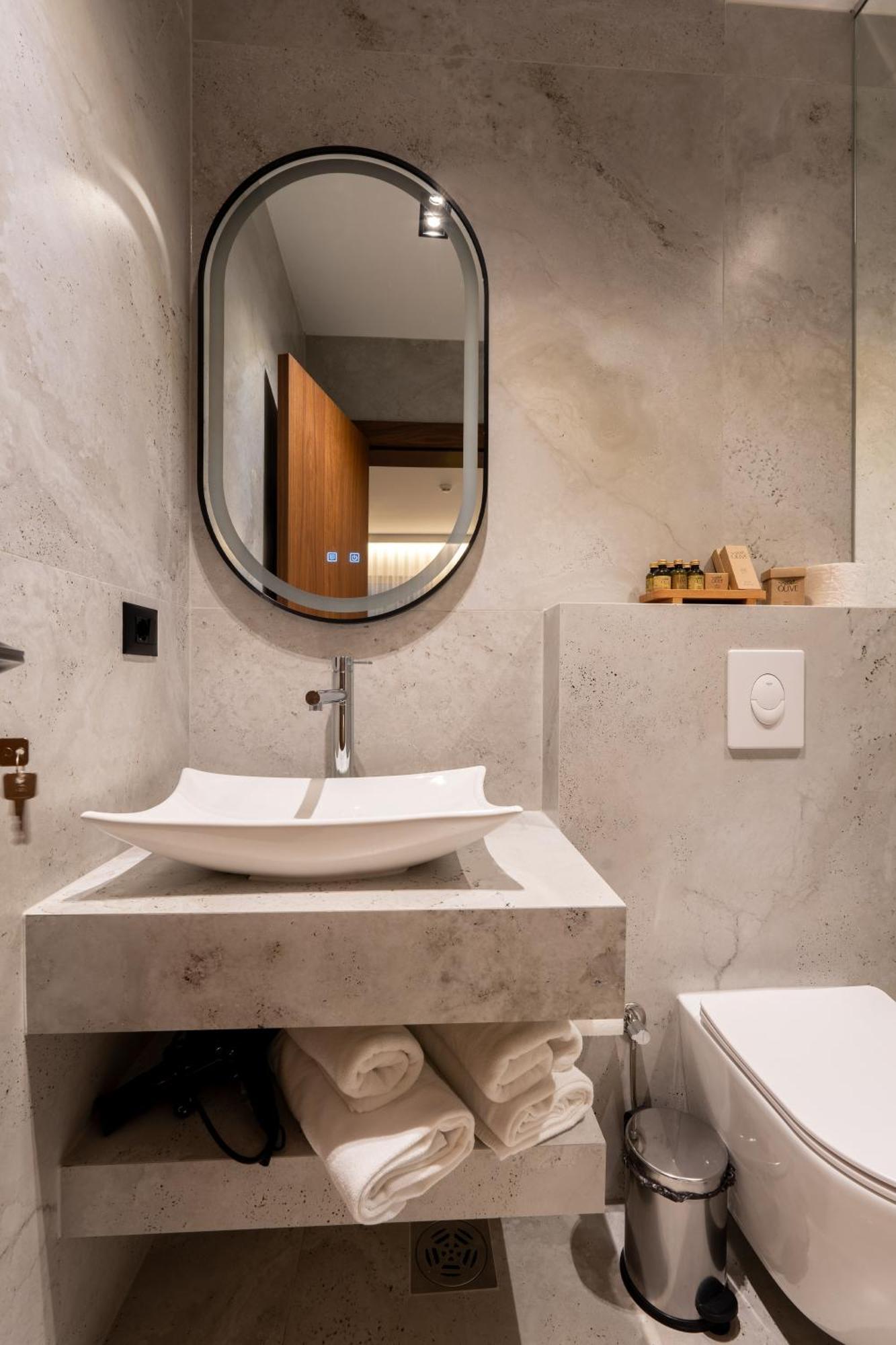 Ruby Hotel Prishtina Prishtine Bagian luar foto