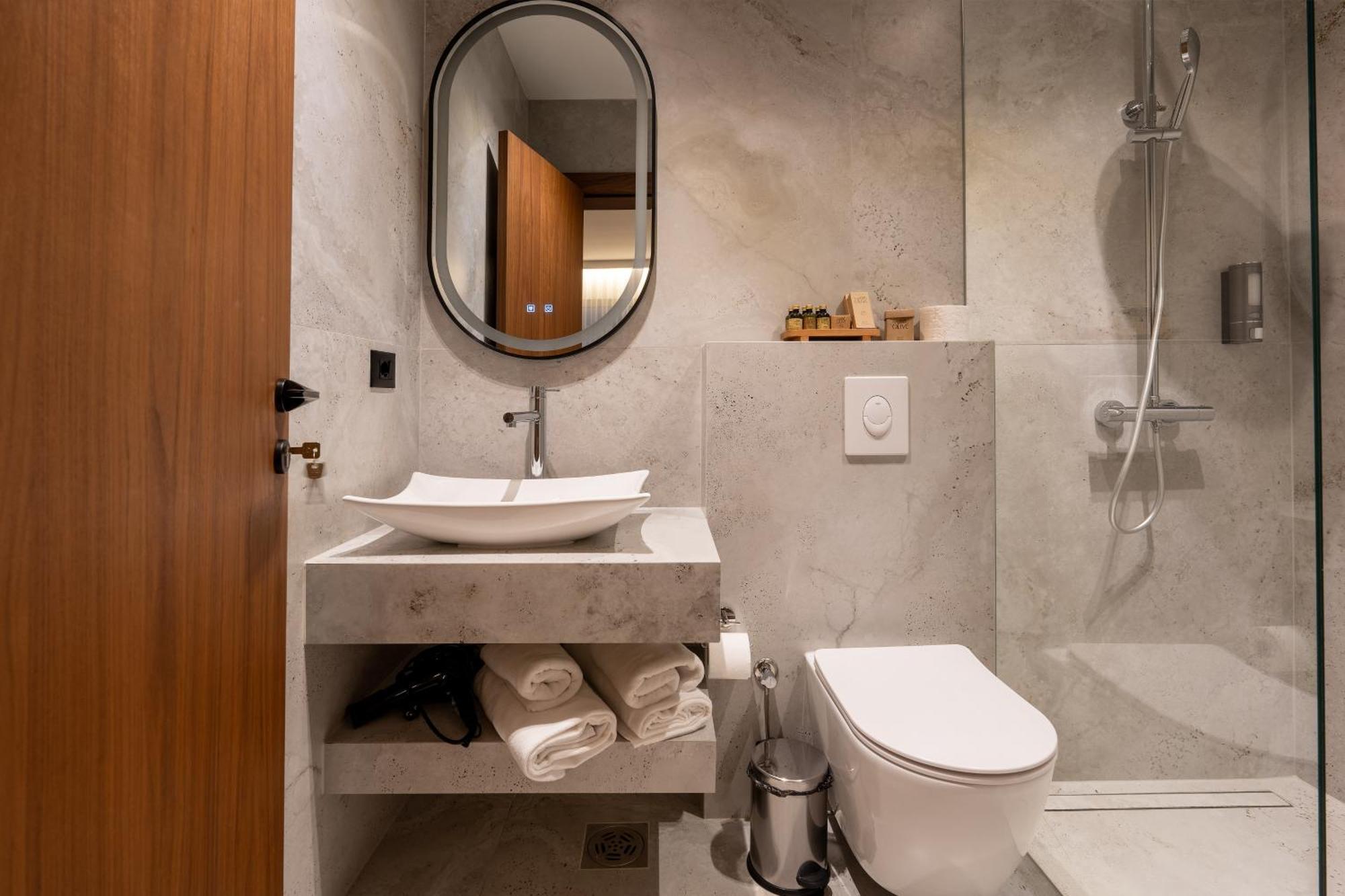 Ruby Hotel Prishtina Prishtine Bagian luar foto