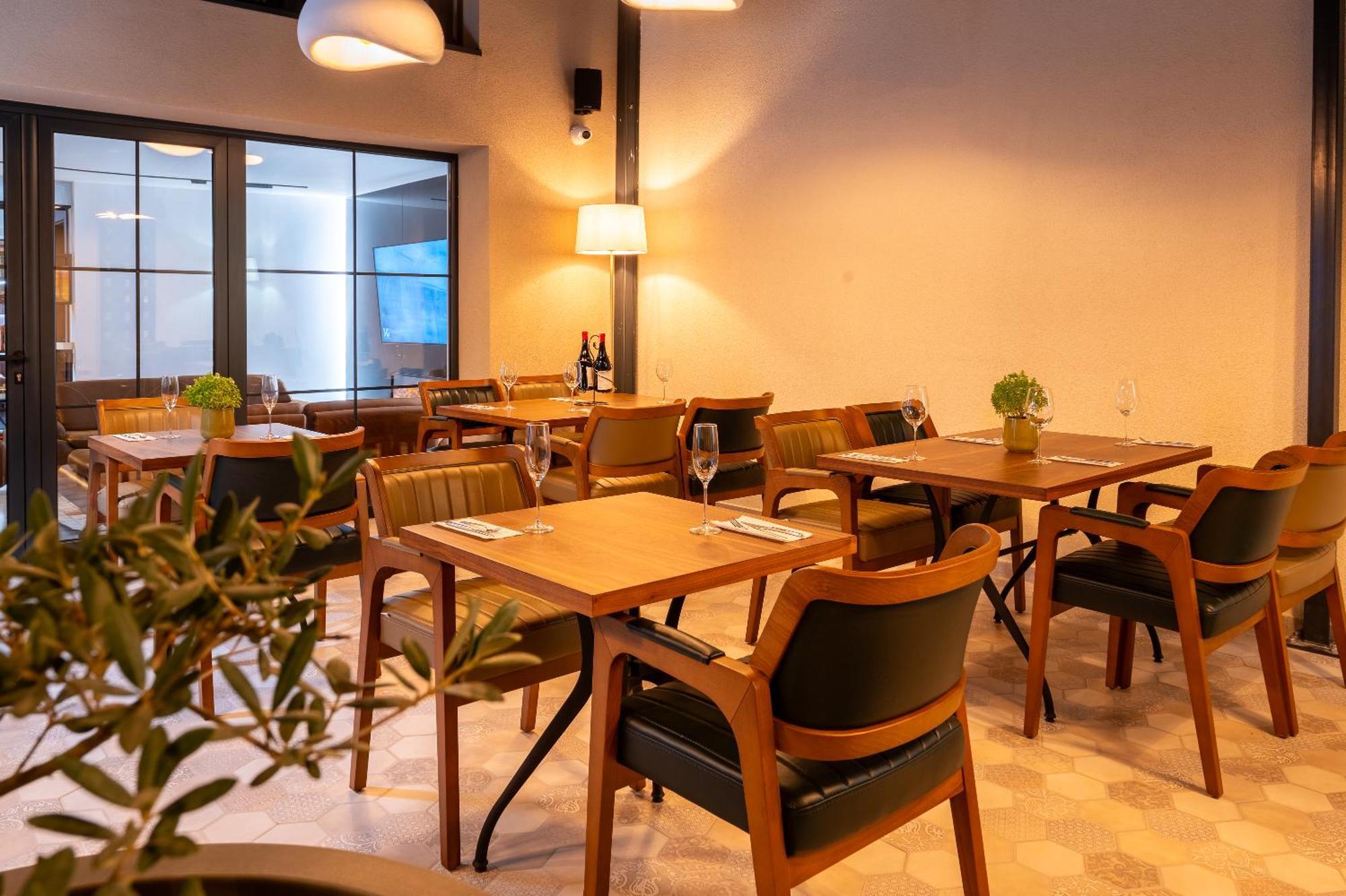 Ruby Hotel Prishtina Prishtine Bagian luar foto