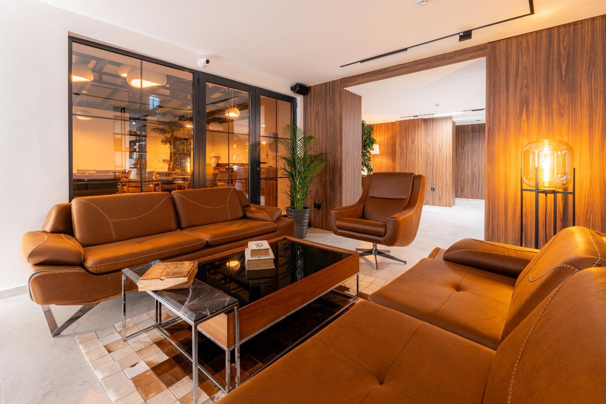Ruby Hotel Prishtina Prishtine Bagian luar foto