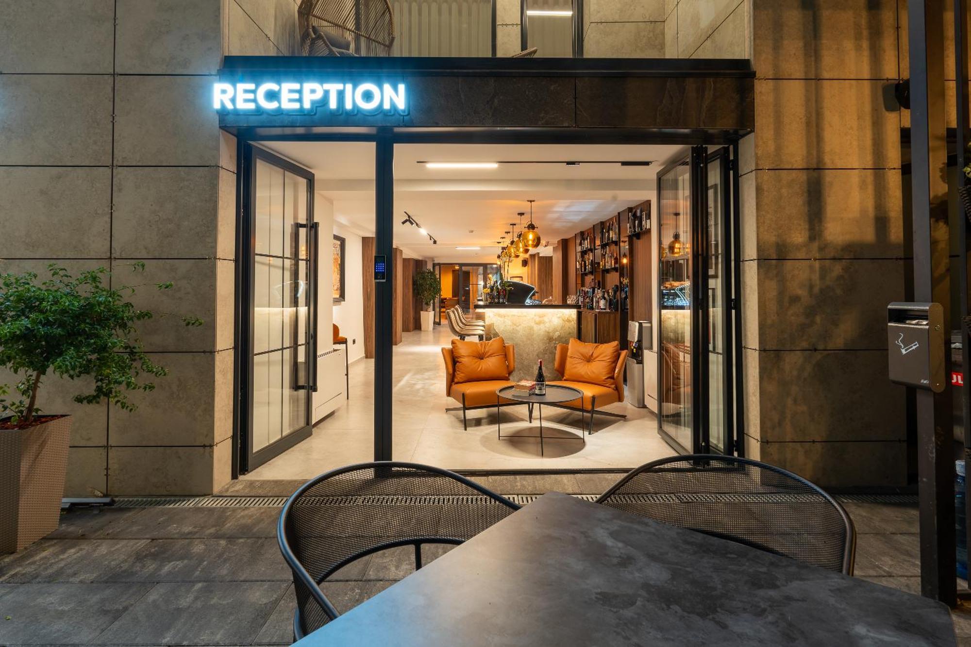 Ruby Hotel Prishtina Prishtine Bagian luar foto